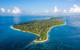 منتجع فور سيزونز سيشل في جزيرة ديسروتشس